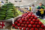 Customers at a Moscow fruit and vegetable market. &#13;
