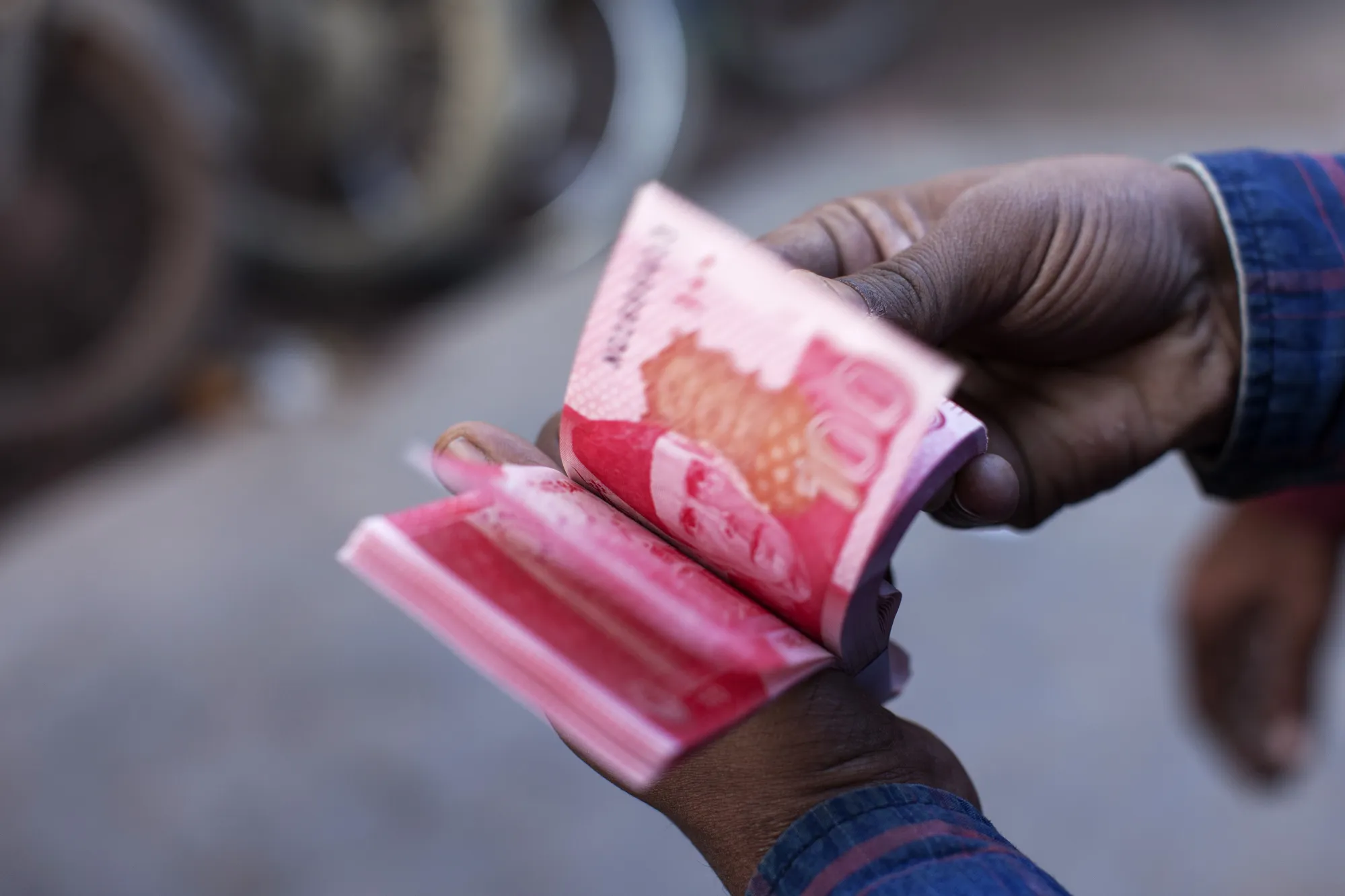 Devaluation Drags Pakistan Rupee to Bottom of Currencies