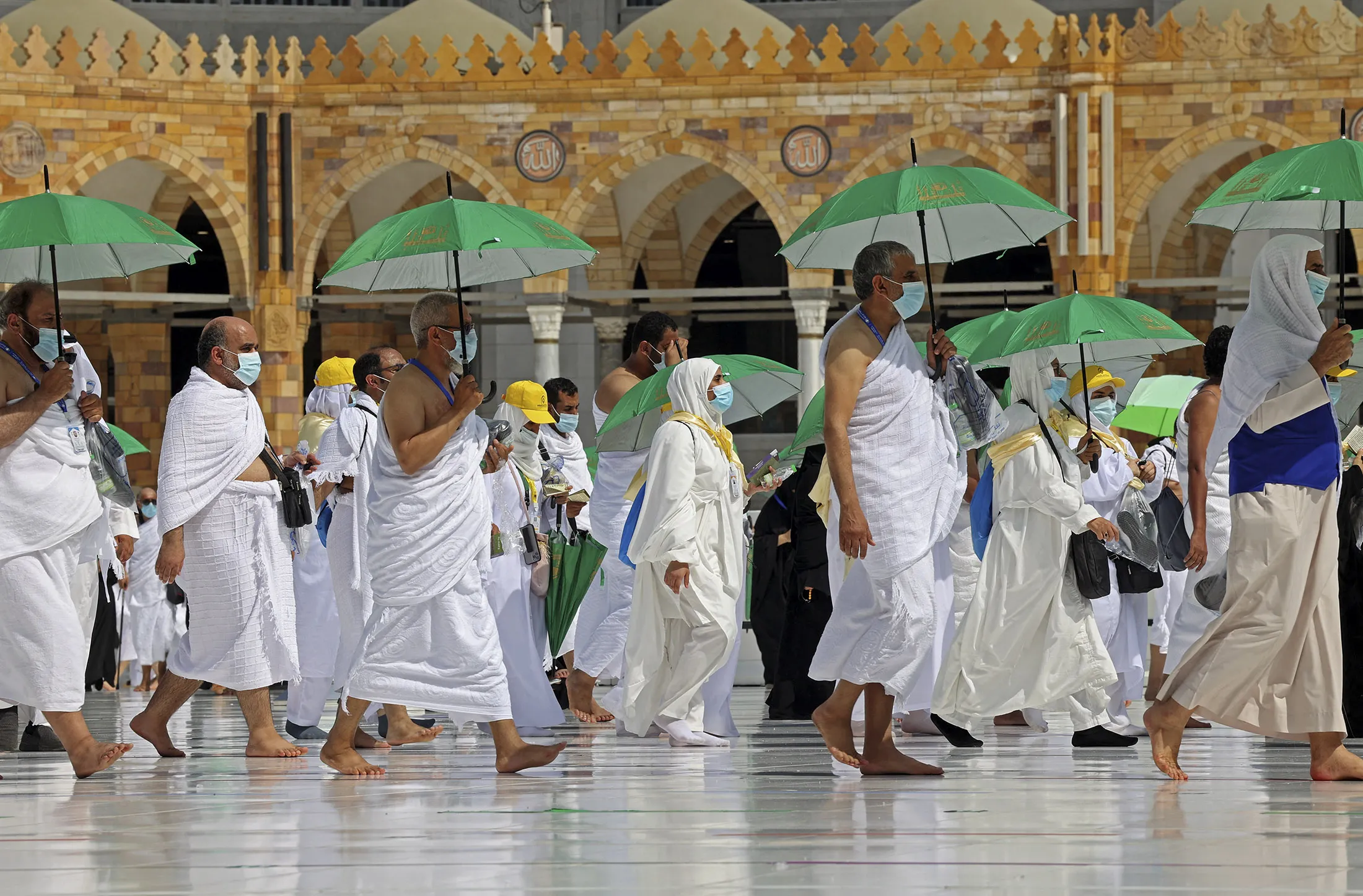 Pilgrims,&nbsp;holding umbrellas to protect themselves from the sun, arrive at the Grand Mosque&nbsp;in Mecca&nbsp;at the start of the Hajj season&nbsp;on July 17, 2021.