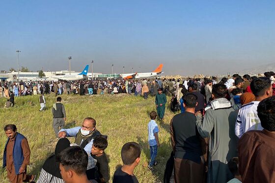 U.S., Taliban in Talks to End Airport Chaos: Afghanistan Update