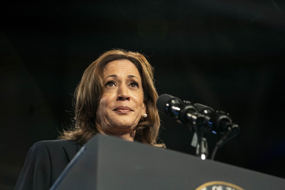 Harris beschuldigt Trump und DeSantis, Helene und Milton zu politisieren