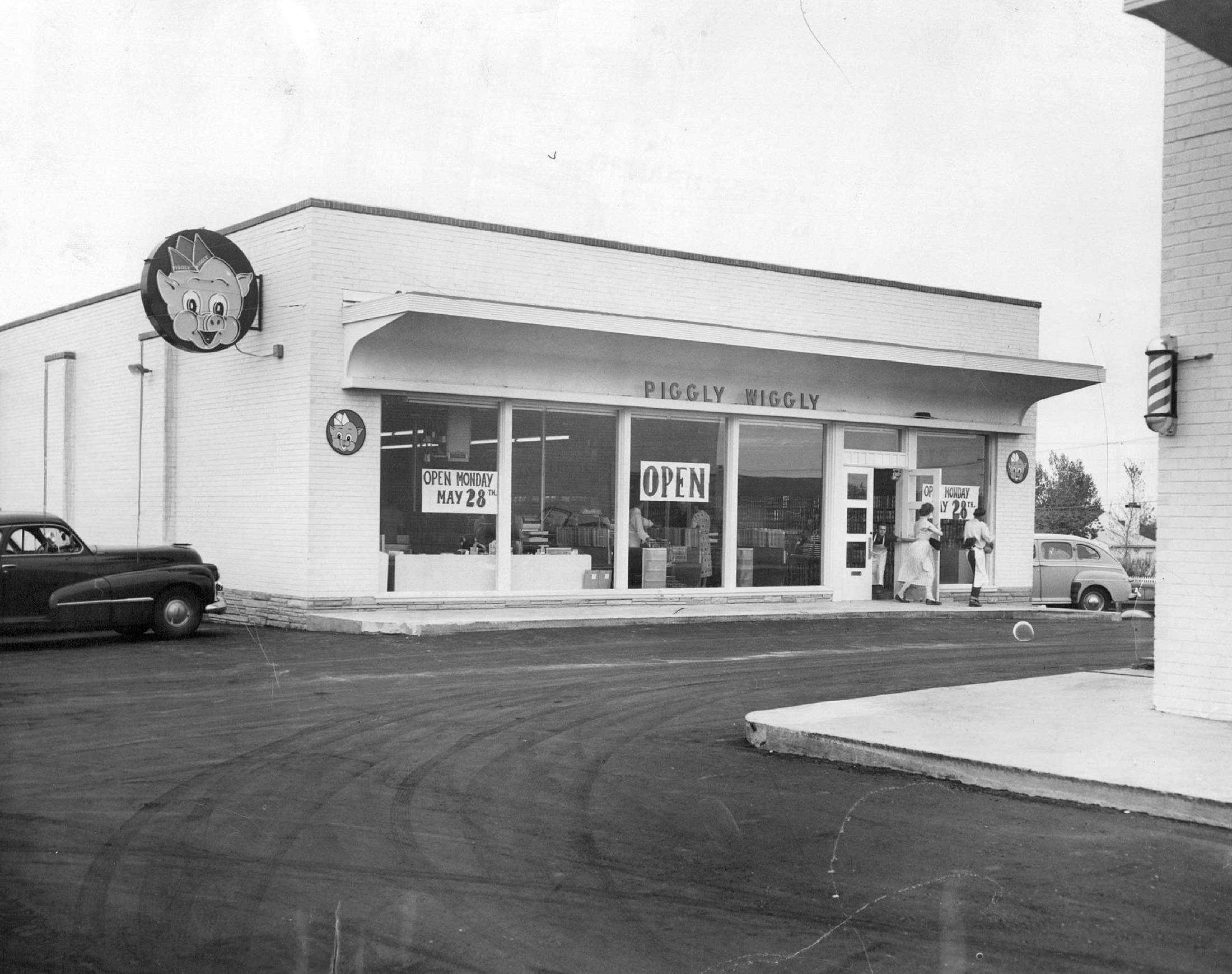 A Piggly Wiggly market located in east Denver, in 1951.
