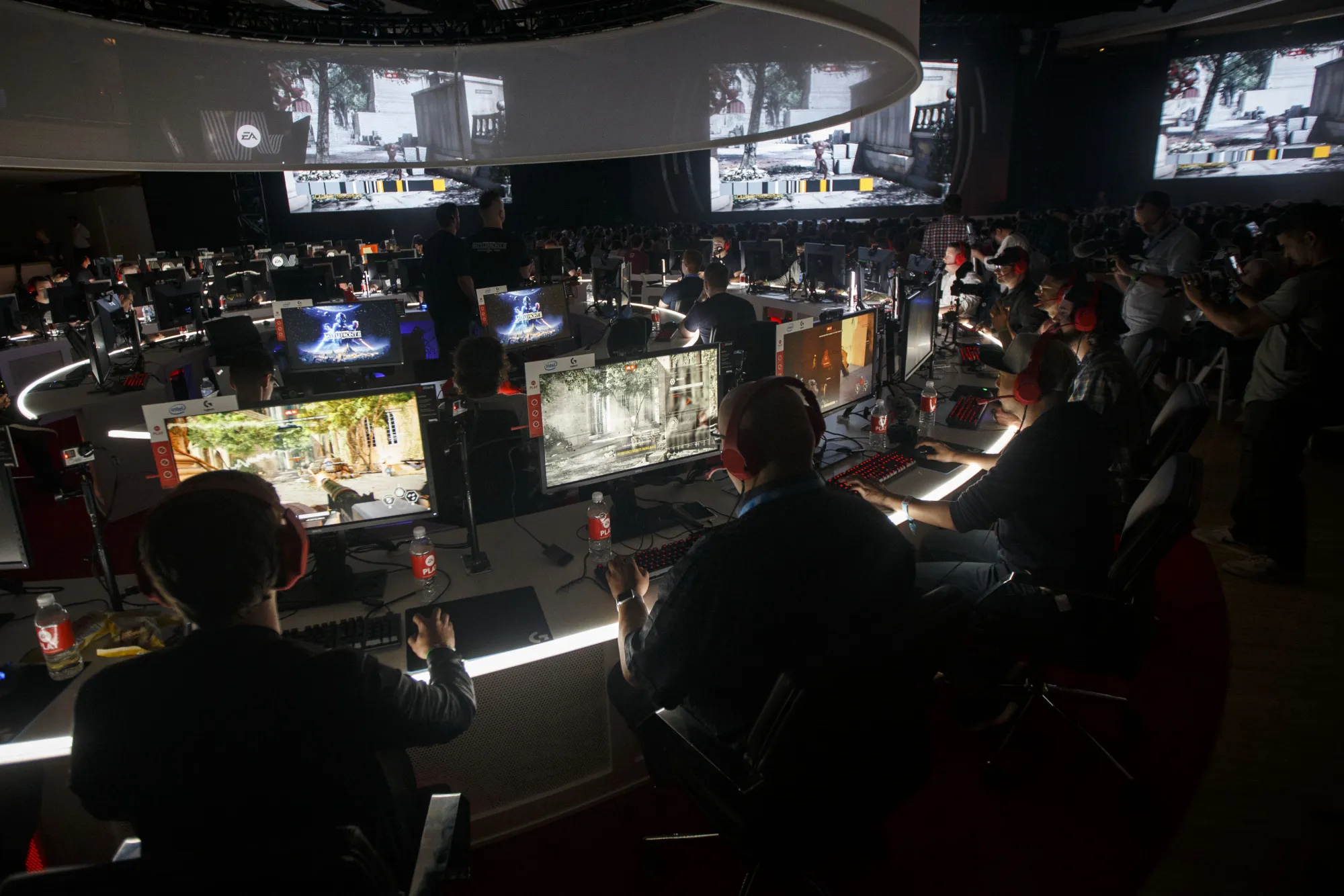 People&nbsp;play a Star Wars video game in Los Angeles.