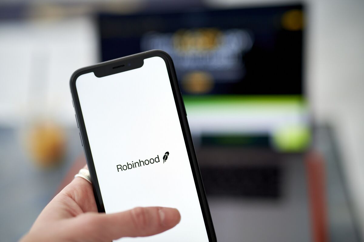 Robinhood Reviews Crypto Offerings After Binance, Coinbase Crackdown ...