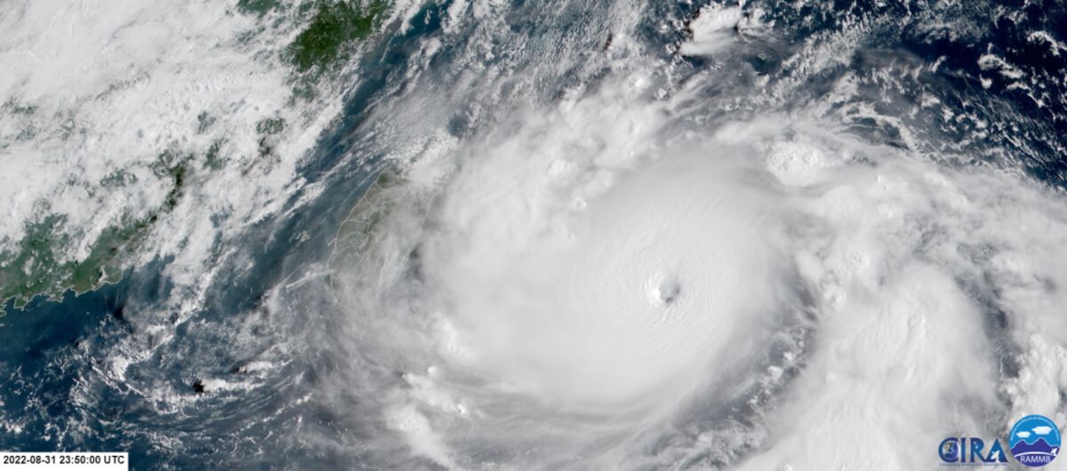 China Coast Braces for Super Typhoon Hinnamnor After Japan - Bloomberg