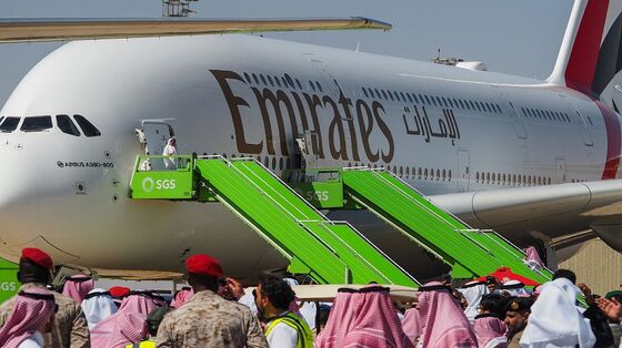 Airlines Carnage Worsens With Emirates, Singapore Air Cuts