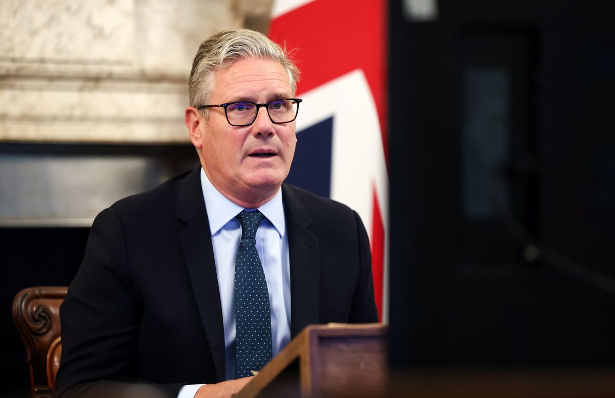 Starmer Tells Cabinet to Change Gears in Bid to Fend Off Farage