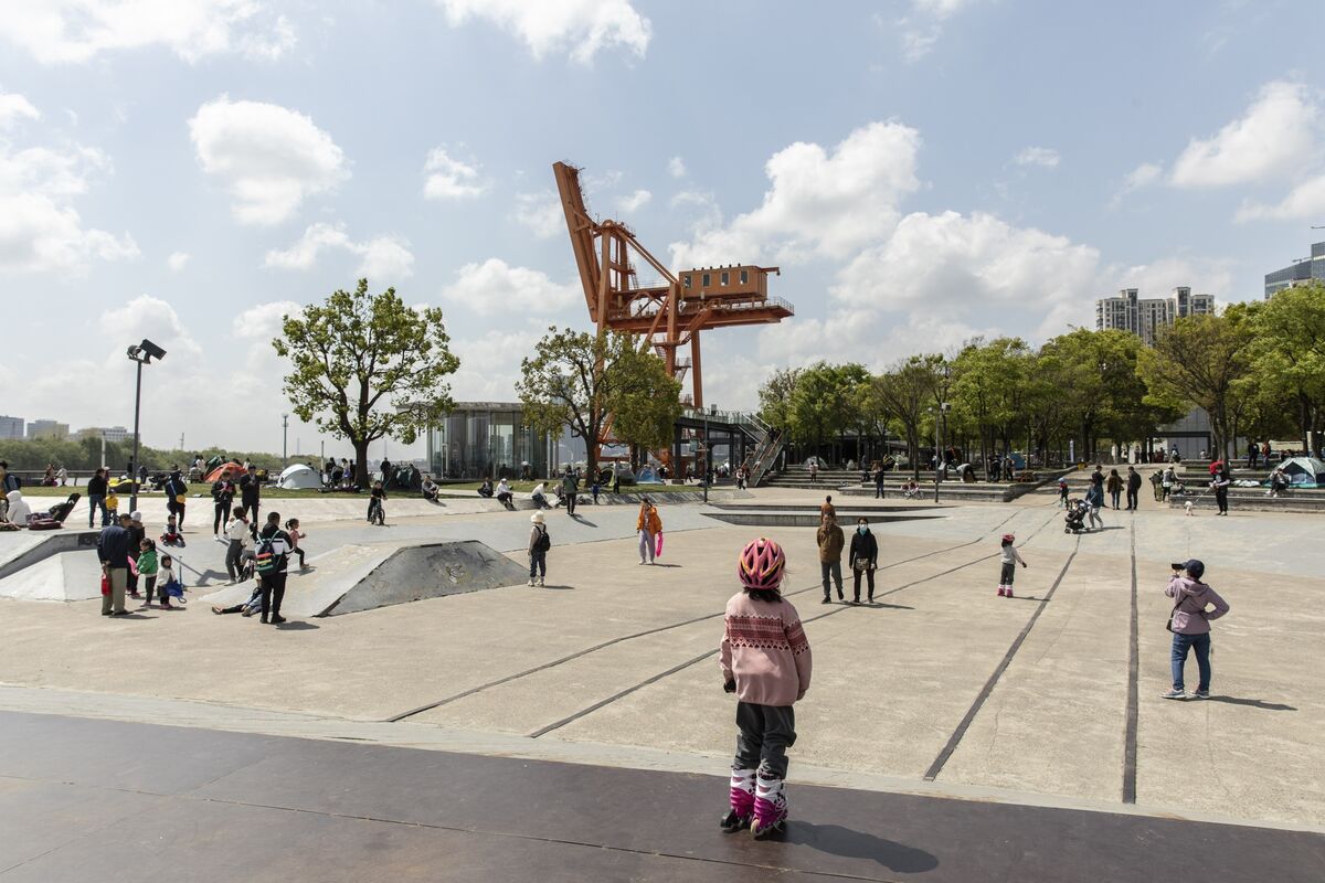 Xi Signals Worries Over Shrinking Population to Women’s Group