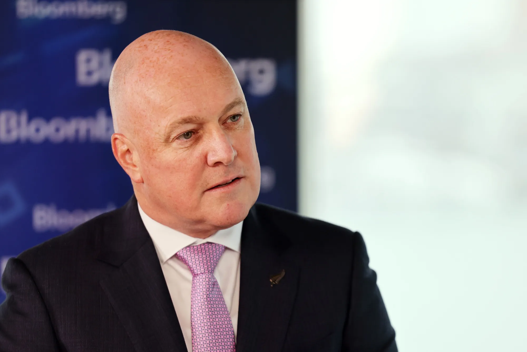 NZ PM Says RBNZ Should Have Cut More in Rare Comments - Bloomberg