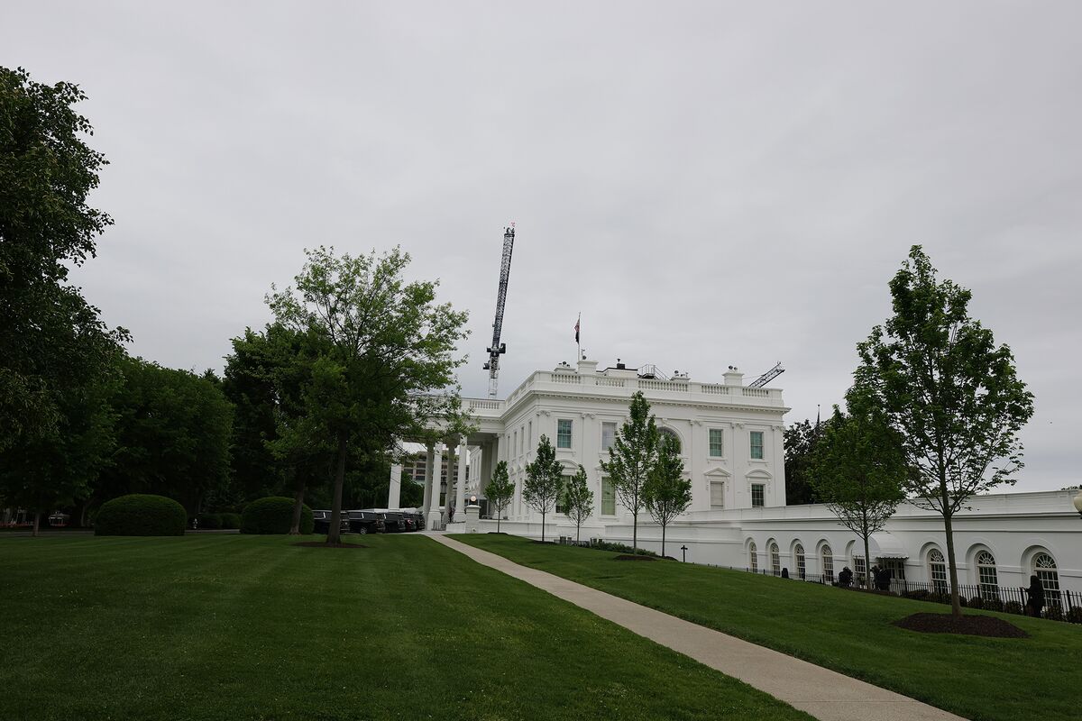 White House Eyes Vetting AI Models Pre-Release, NYTimes Says