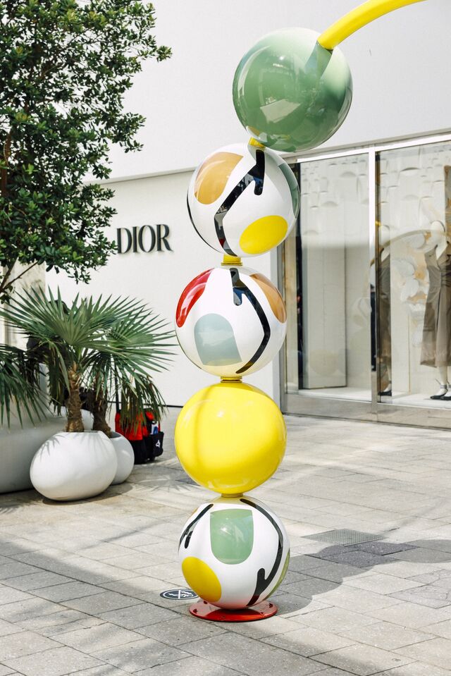 Zimbabwe-born designer Nicole Moyo 'Pearl Jam' interactive installation of jewelry-themed experiences, including giant pearls, a deconstructable necklace, a sprawling bracelet, and radiant earrings.