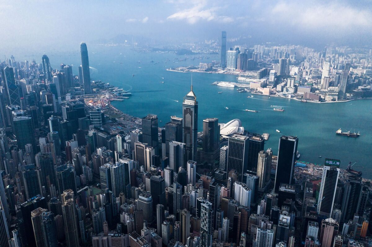 Hong Kong Stock-Listing Boom Rumbles Toward Six-Year High
