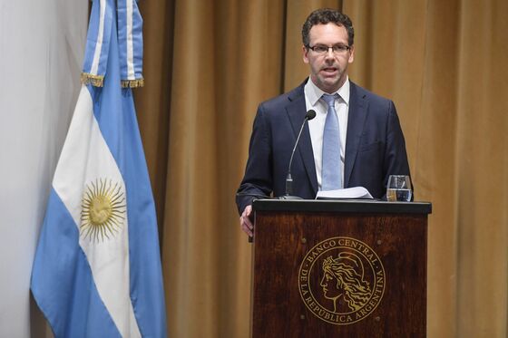 Argentina Seeks Way Out of ‘Hell’ With New Monetary Policy