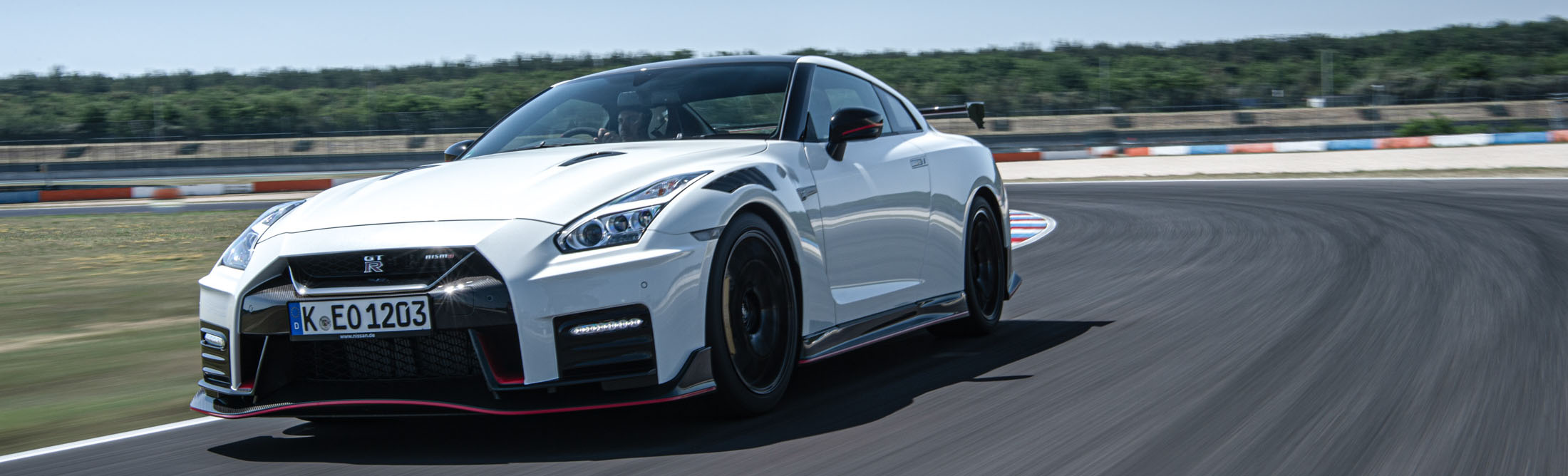 Nissan Gt R Nismo Edition Review Not Worth 212 000 Bloomberg