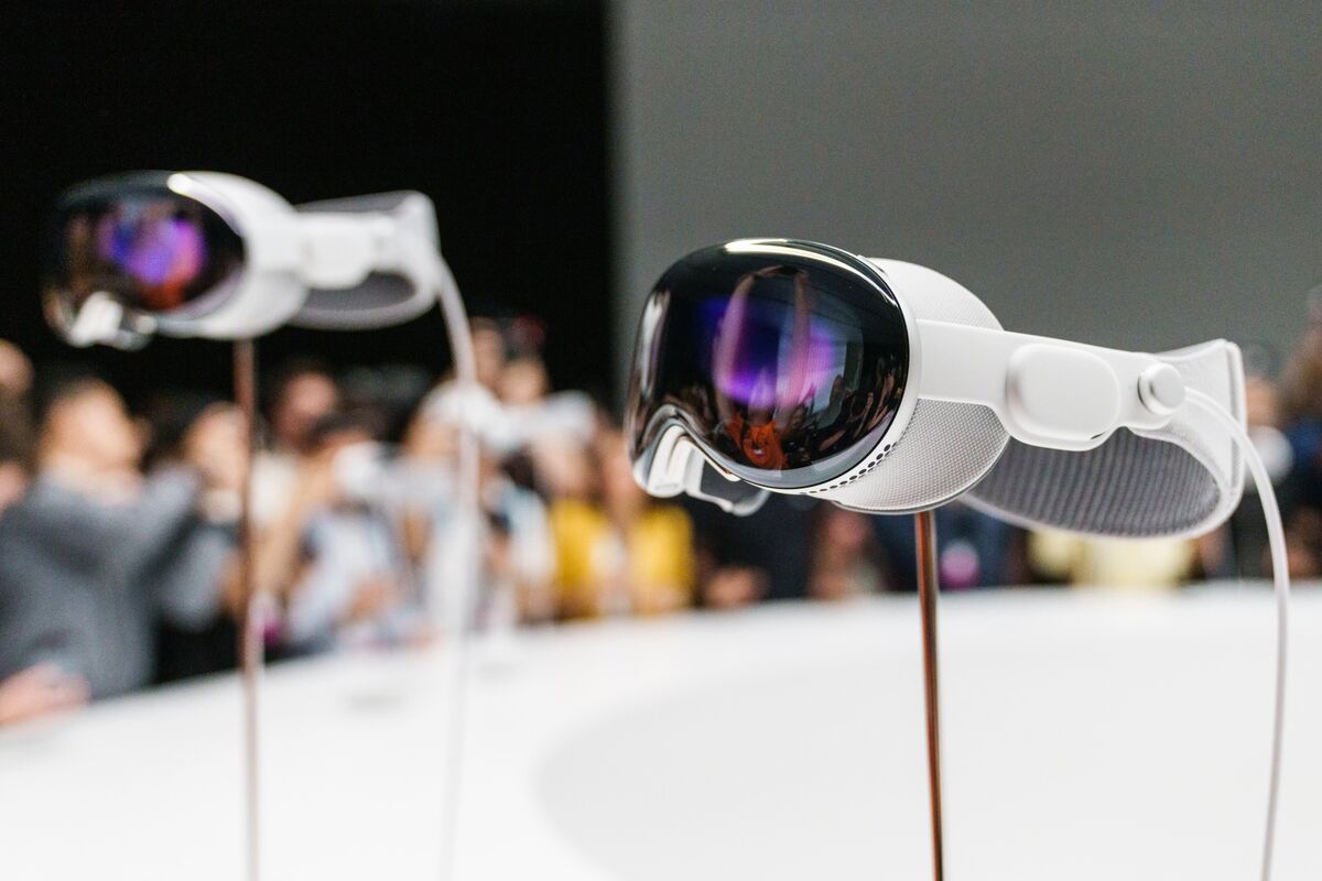 Apple Catalyst Sought After Drab Headset Reaction