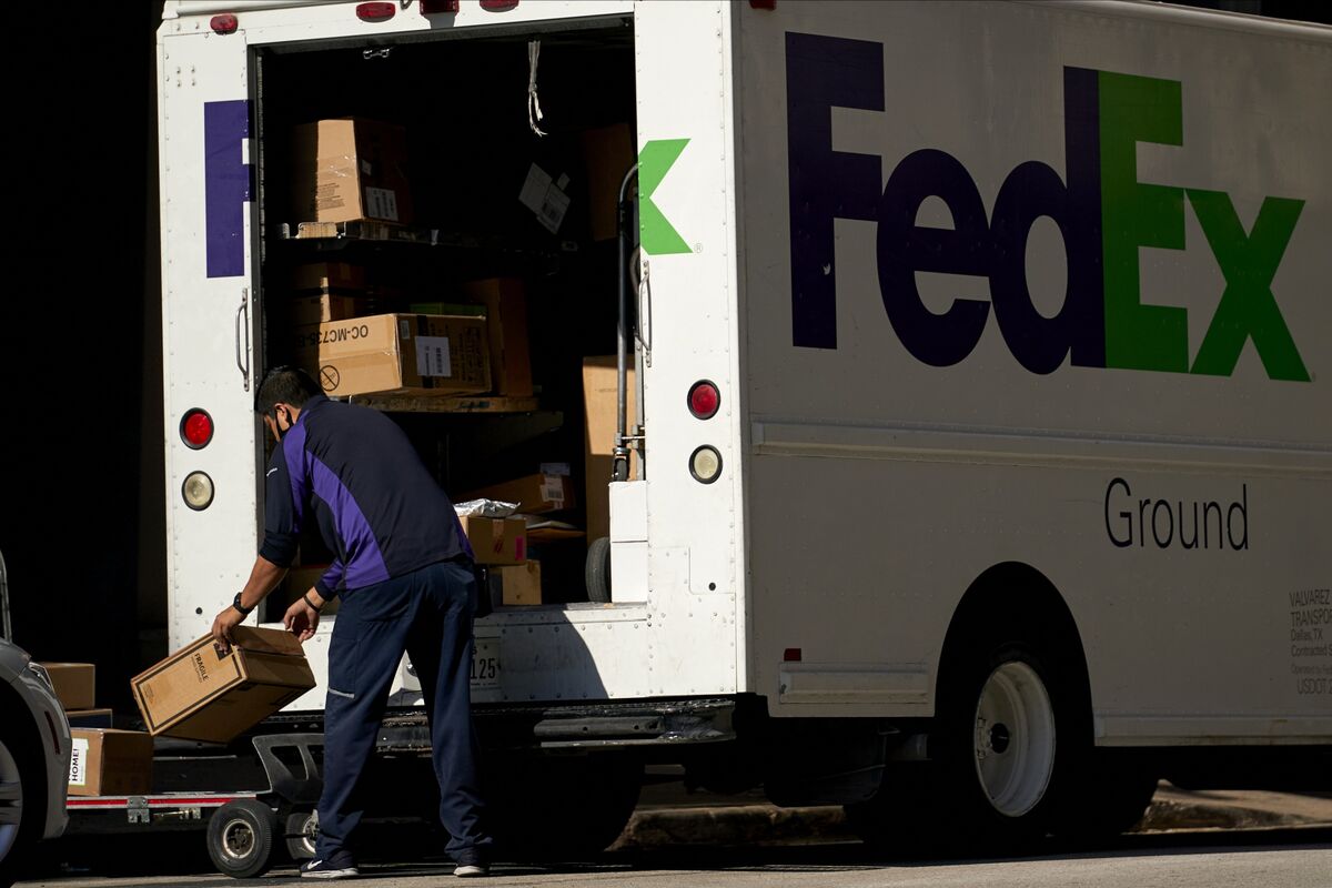 bloomberg.com - Cailley LaPara - FedEx to Cut 856 Jobs in Texas After Customer Moves Business