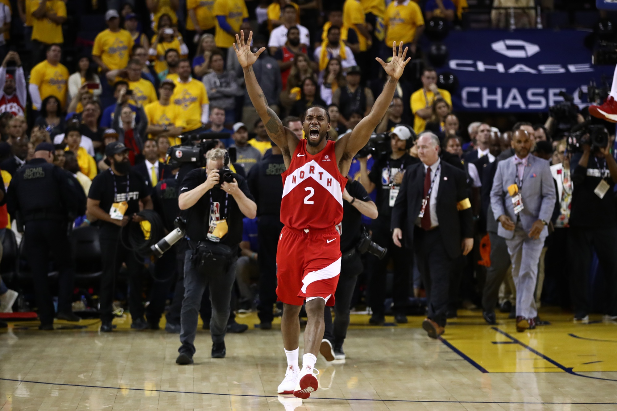NBA Star Kawhi Leonard to Sign With Los Angeles Clippers: ESPN - Bloomberg