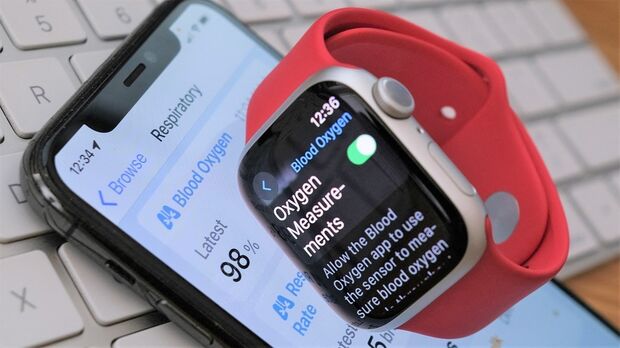 Apple (AAPL) Resumes Sale of Watches After Appeals Court Lifts US Ban - Bloomberg
