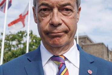 Nigel Farage Celebrates With New Reform Councillors In Havering
