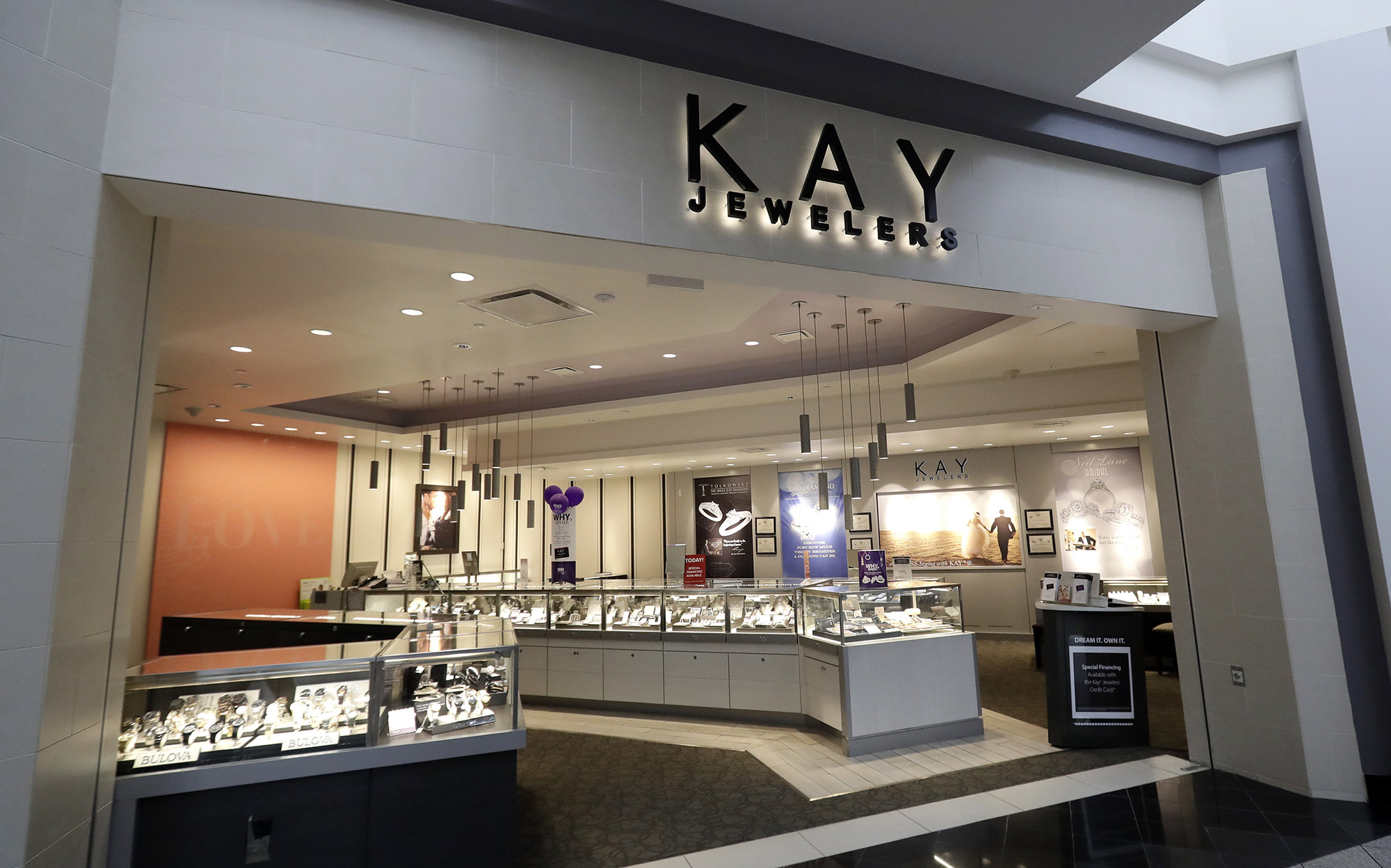 (SIG) Predicts Sales of 10 Billion for Kay, Zales on Wedding