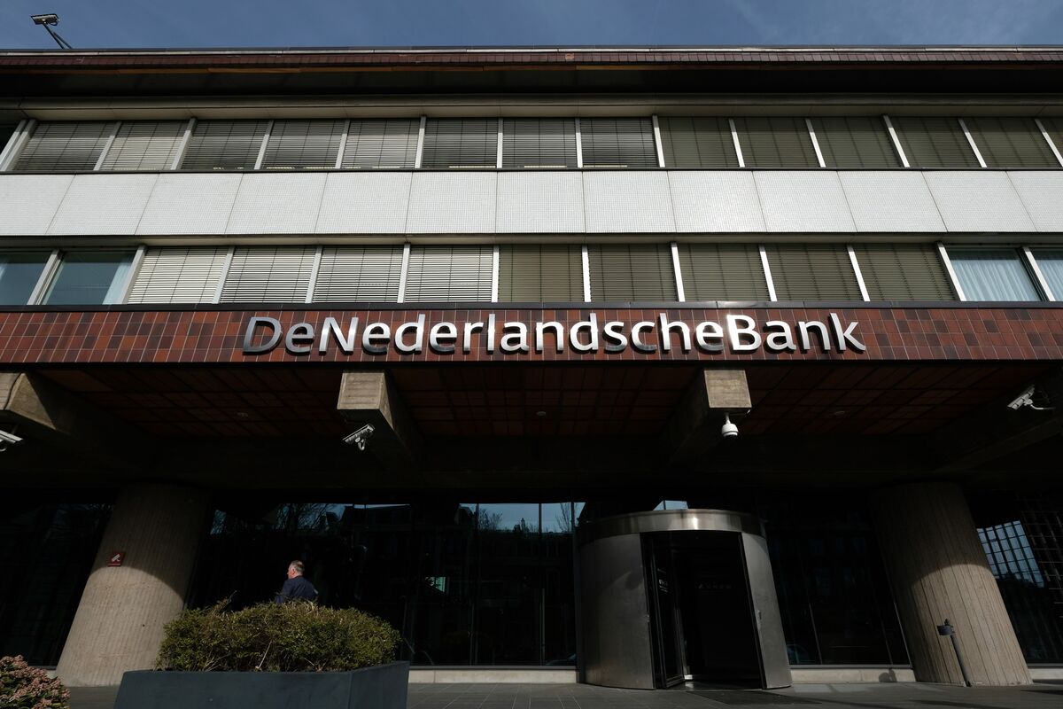 Dutch Central Bank Warns Government Collapse Will Hit Economy
