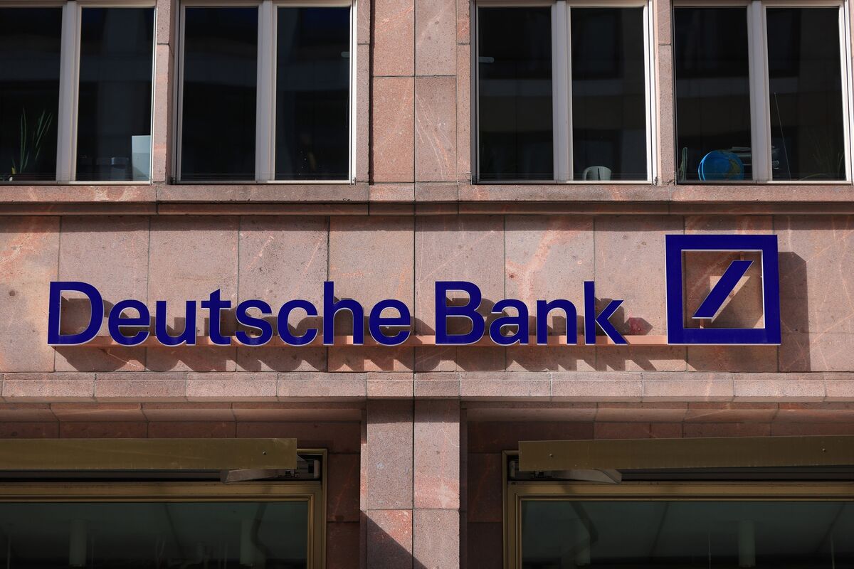 ドイツ銀、株主還元加速へ－コーポレートバンクが取引不振を補う - Bloomberg