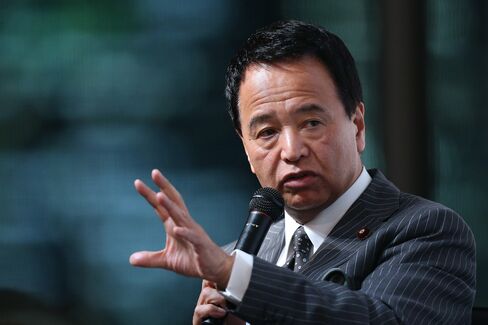 Japanese Economy Minister Akira Amari