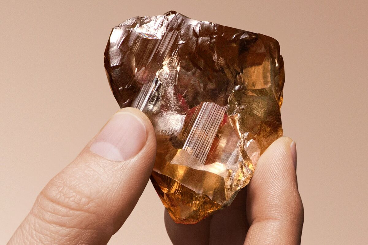 🟪"Alrosa PJSC: Scoperto il Diamante di Qualità Gioiello più Grande della Storia Russa"