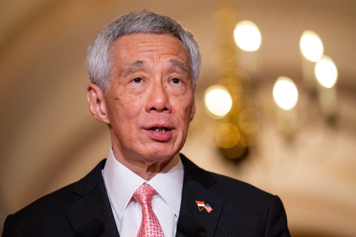 Singapore PM Lee Hsien Loong Says World Can't Afford US-China Conflict -  Bloomberg