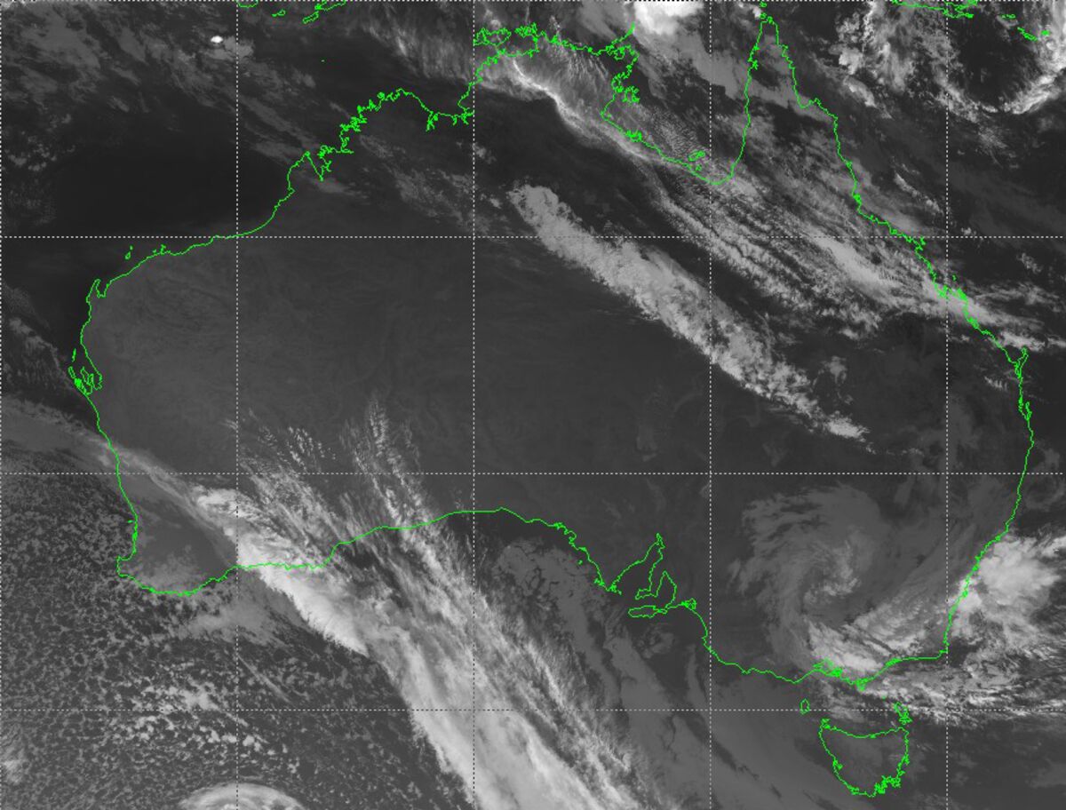 🟪"Tempeste devastanti in Australia: quattro morti e migliaia senza elettricità"