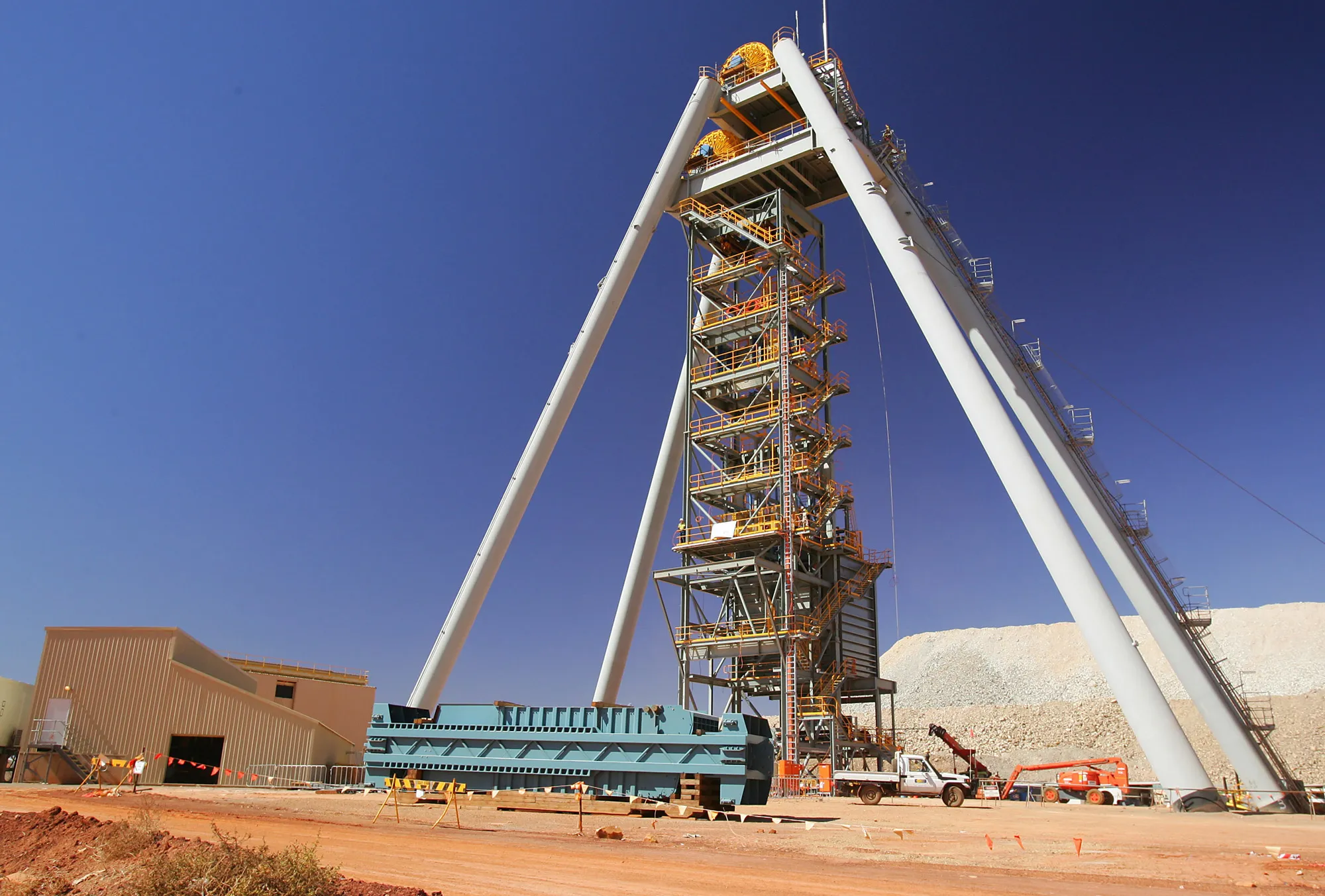 The header frame and winding room are seen at the shaft of the Telfer Mine in the Pilbara region of Western Australia, Thursday, July 28, 2005.&nbsp;