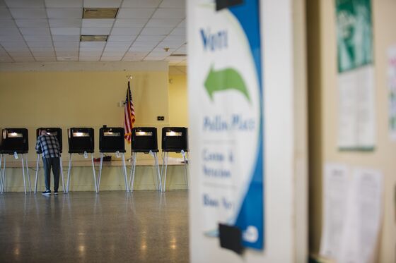 Voters in Illinois, Arizona, Florida Trickle Into Polls