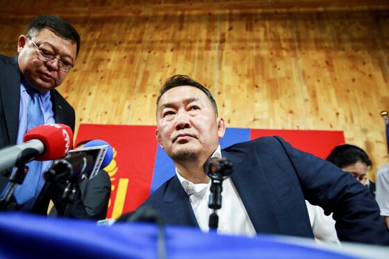 Mongolia President May Go on Hunger Strike to Protest Parliament