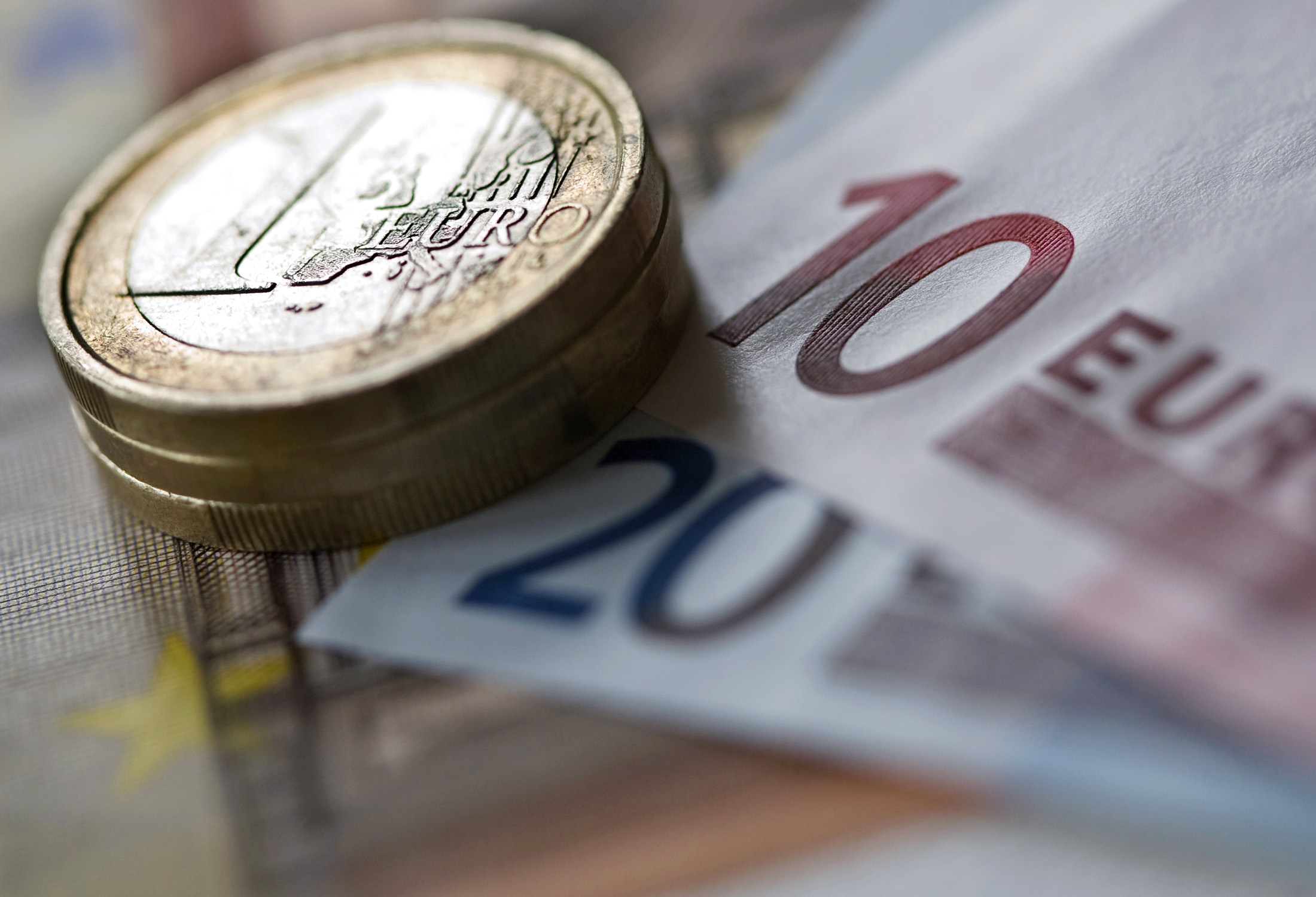 Stampede to Buy Euros at EndofMonth Fix Rattles FX Trading Bloomberg