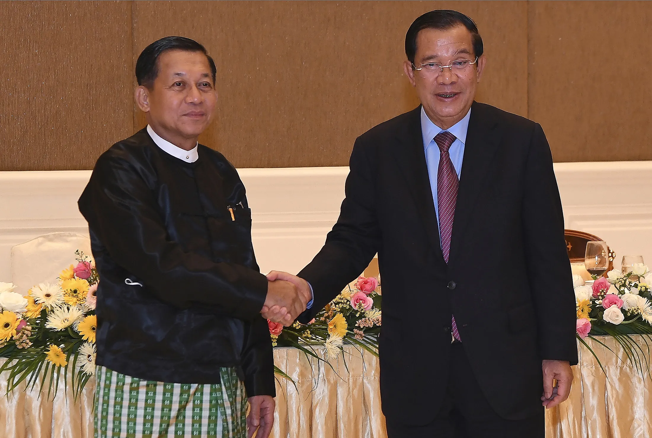 Hun Sen, right, with Min Aung Hlaing in Naypyitaw, Myanmar, on Jan. 7.