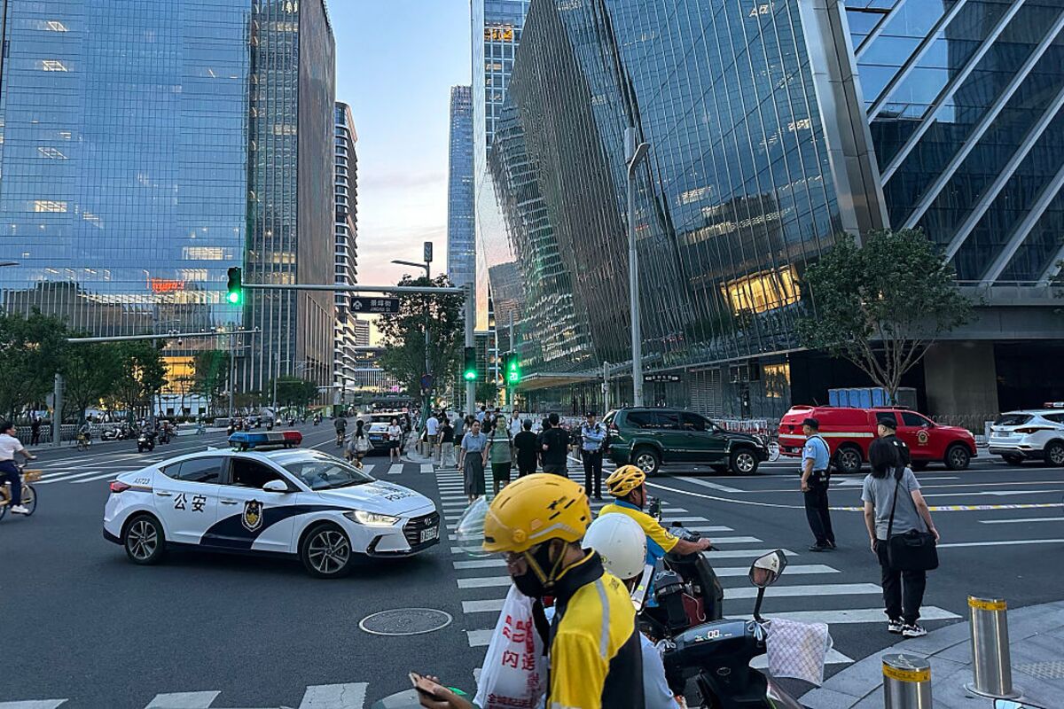 China Said to Restrict Small Aircraft After Beijing Tower Crash