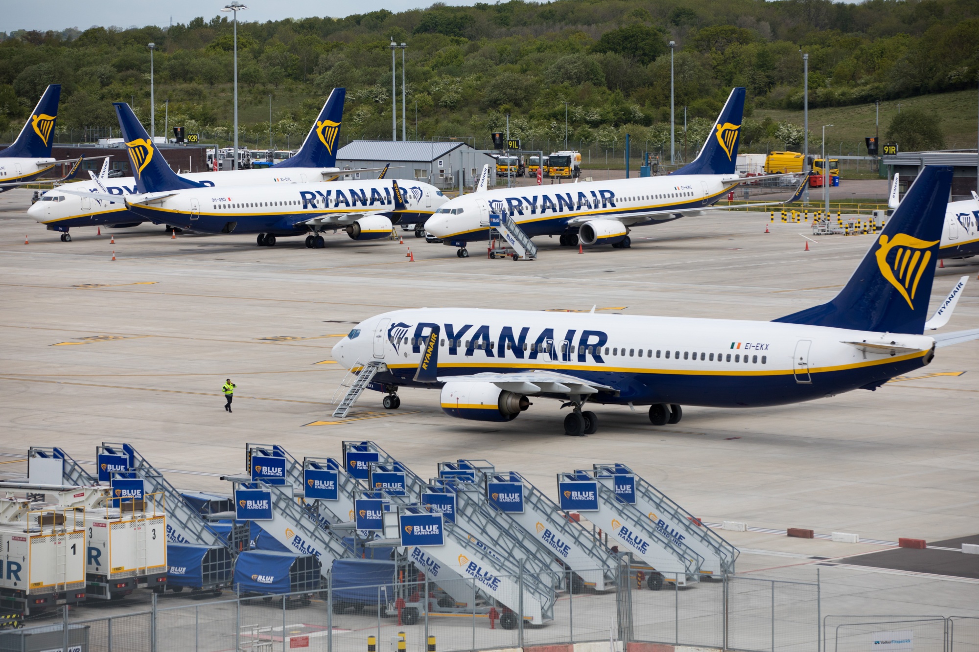 Ryanair Holdings Plc Cuts 3,000 Jobs, Challenges $33 Billion in State Aid
