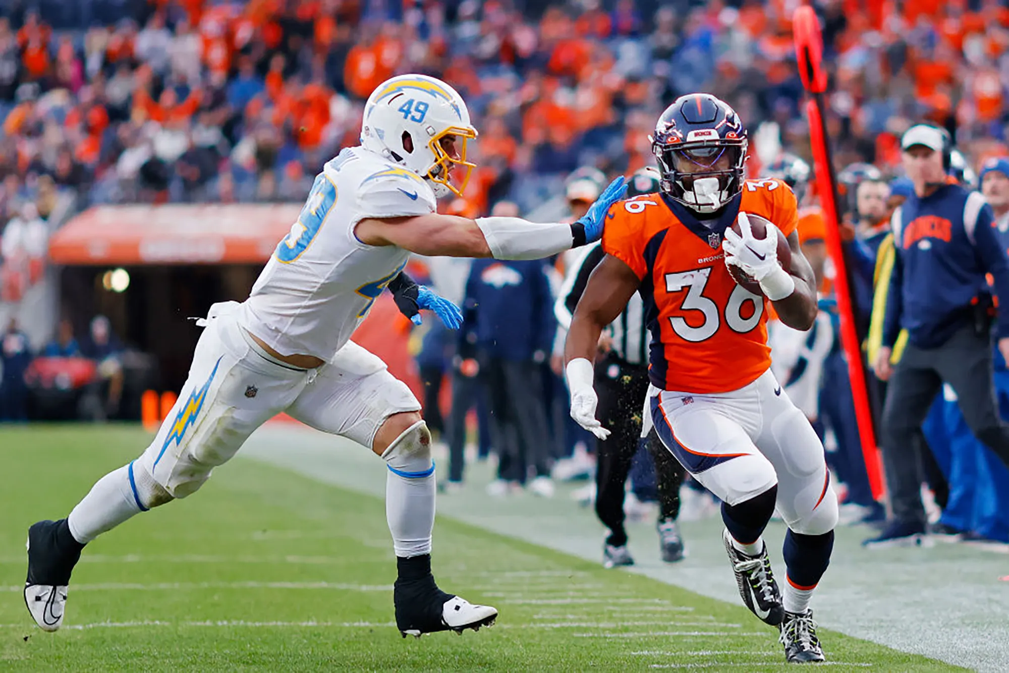 Tyler Badie of the Denver Broncos&nbsp;on his way to scoring a touchdown.