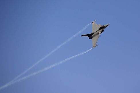 Day Two Of Dubai Air Show 2015