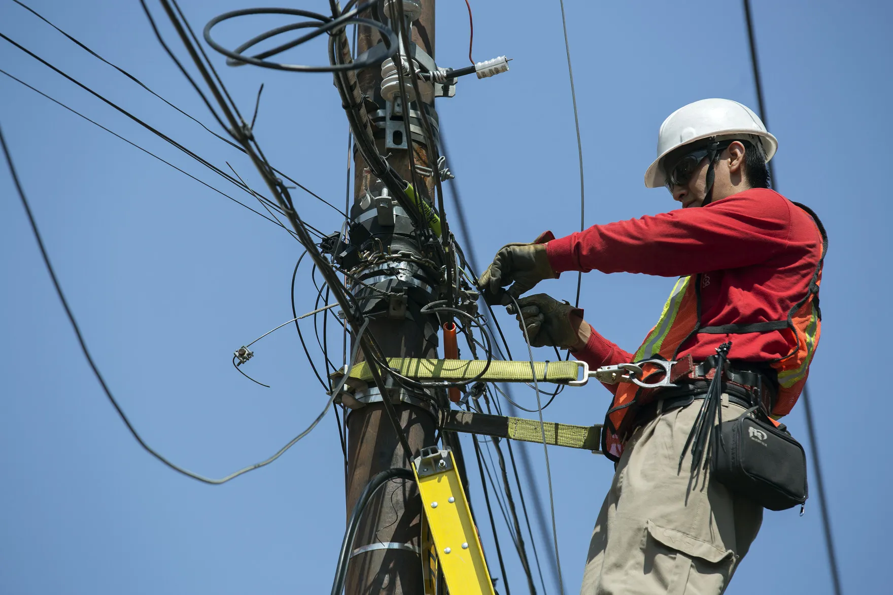 This would be the biggest bet yet T-Mobile has made in fiber-optic infrastructure.