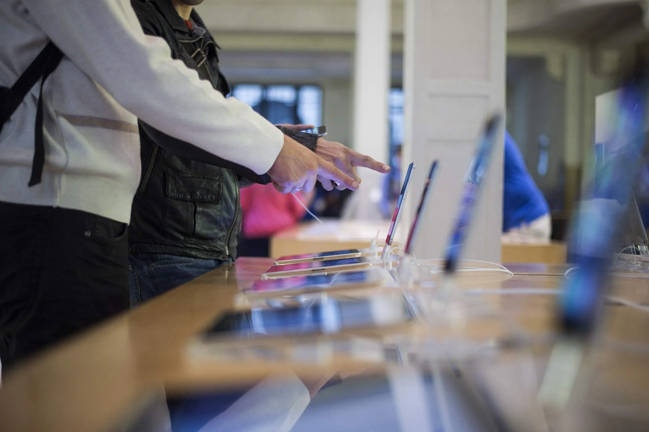 FRANCE-US-IT-TELECOMMUNICATION-APPLE