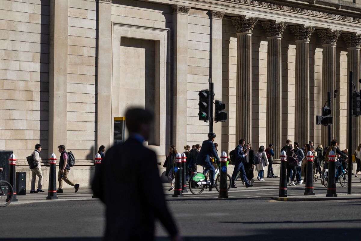 bloomberg.com - Tom Rees - Young Brits See Tech and Finance Jobs Plunge 22% in Three Years