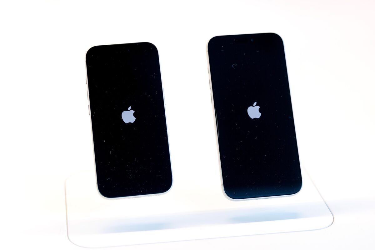US Stock Markets Rally Driven by Apple Records, Strong Earnings, Trade Optimism
