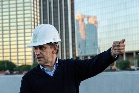 With Argentine Economy in Decline, Macri Bets on Infrastructure