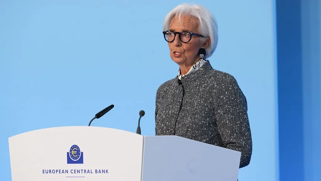 Lagarde Says ECB Sees Downside Risks to Growth Outlook