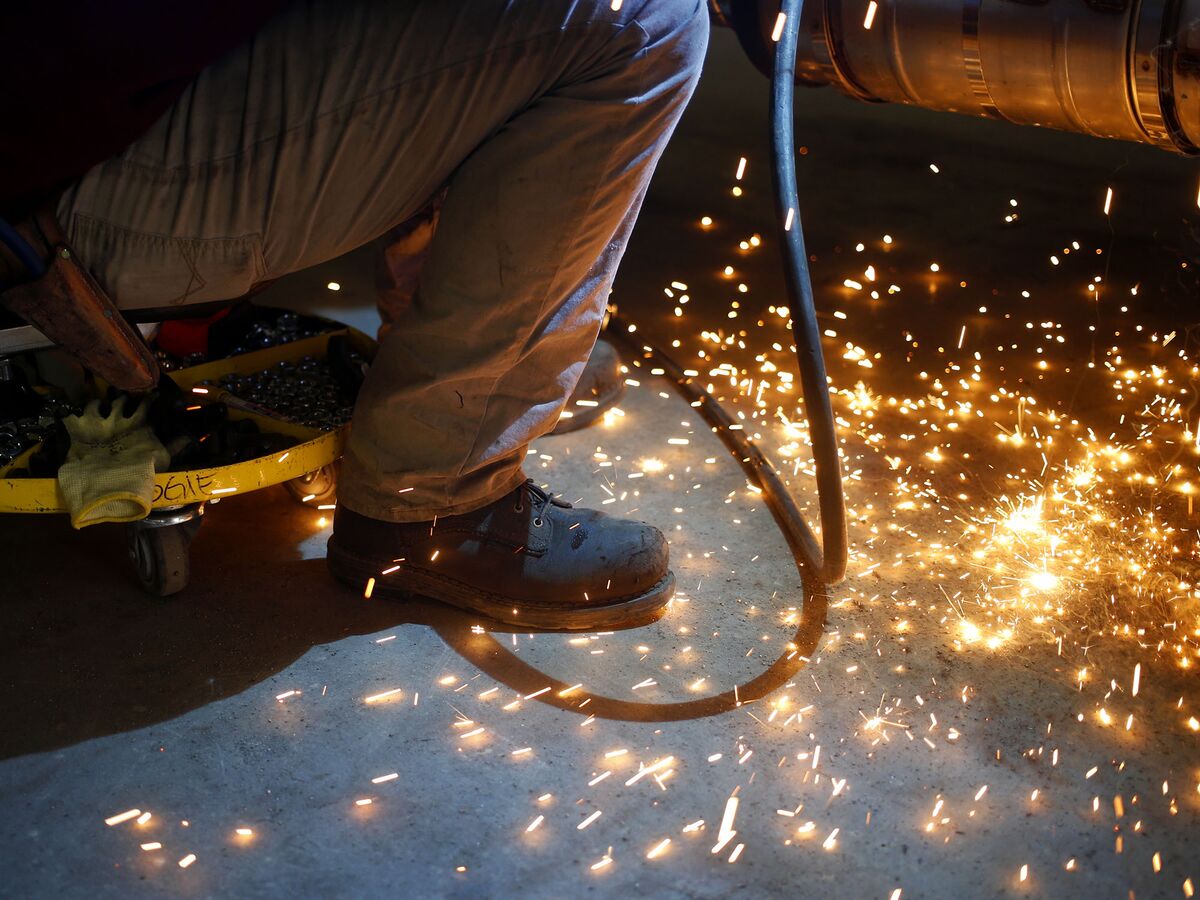U.S. Payrolls Rise More Than Forecast as Wage Gains Hit 3.1%