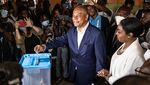 Adalberto Costa Junior casts his ballot at a polling station in Luanda on Aug.&nbsp;24.&nbsp;