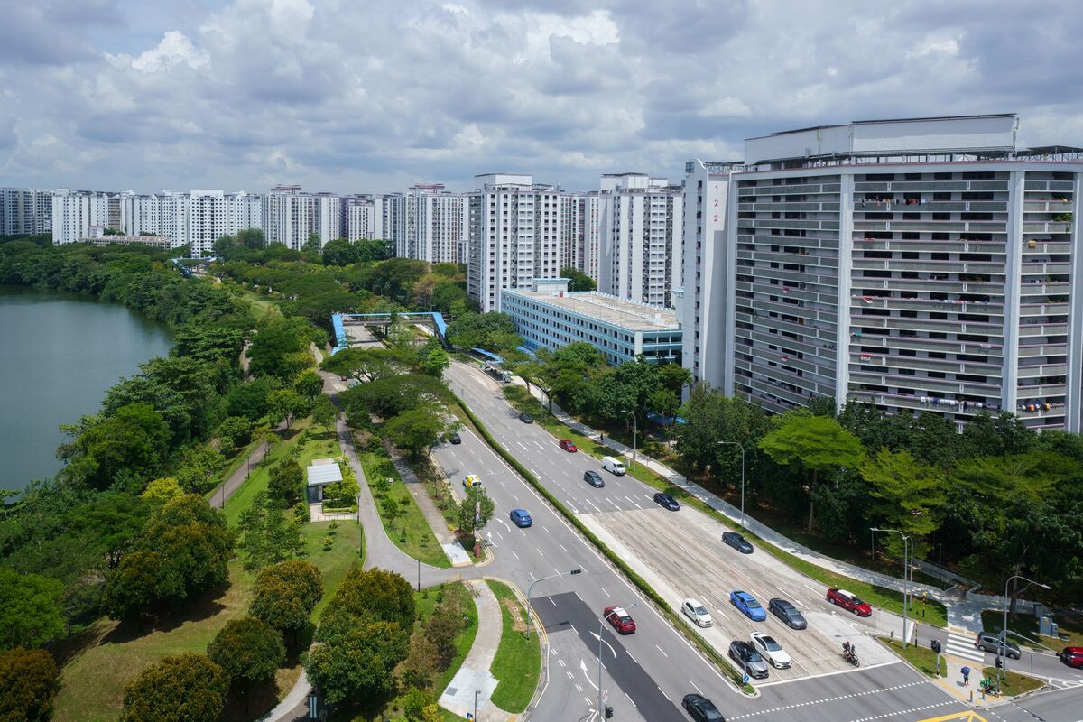 Singapore New Private Home Sales Hit 16-Year Low