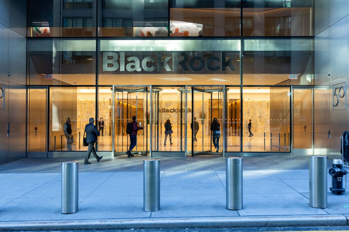 BlackRock’s T-Bill ETF Rides Cash Boom Toward $100 Billion Mark