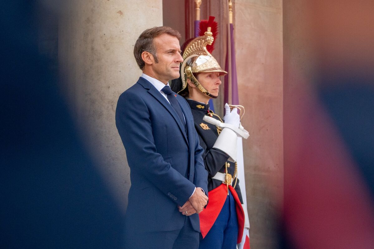 France Gets Another Debt Warning as Outlook at Scope Turns Negative